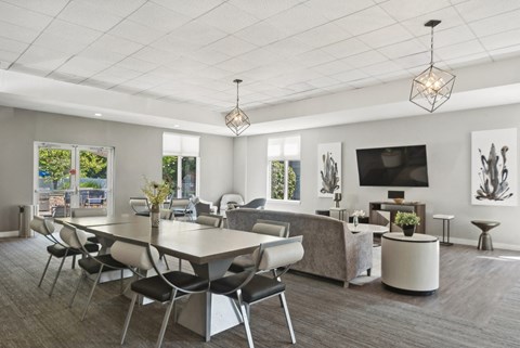 social lounge with comfortable seating at HighPoint apartments