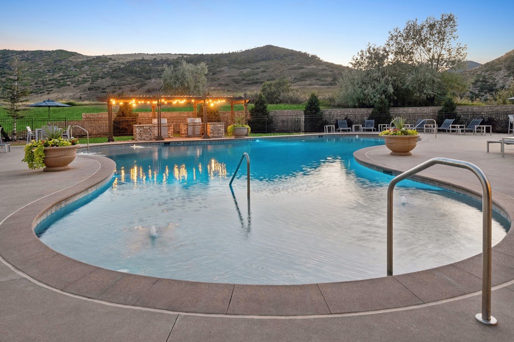 swimming pool at Dakota Ridge apartments