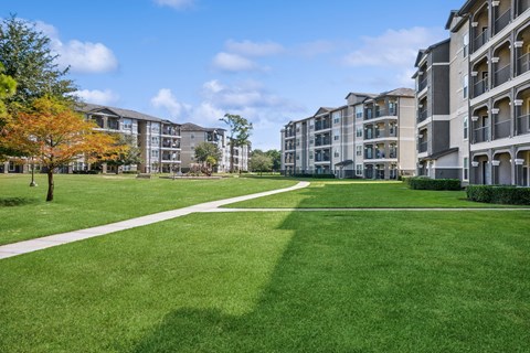 greenspace and exterior view of Park at Magnolia apartments