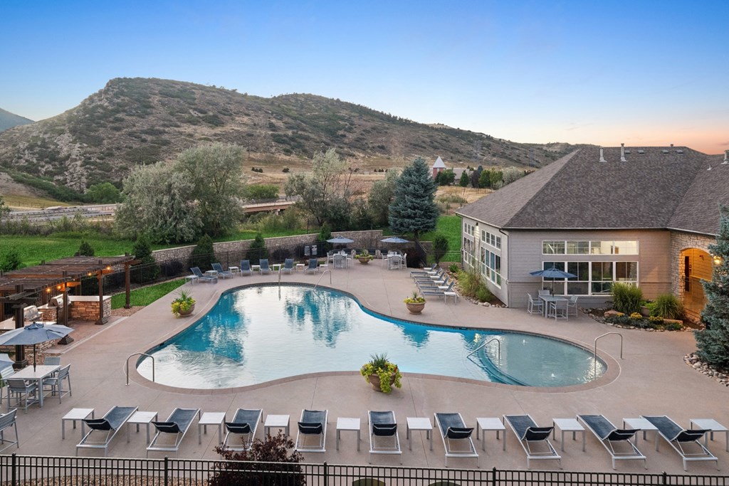 swimming pool at Dakota Ridge apartments