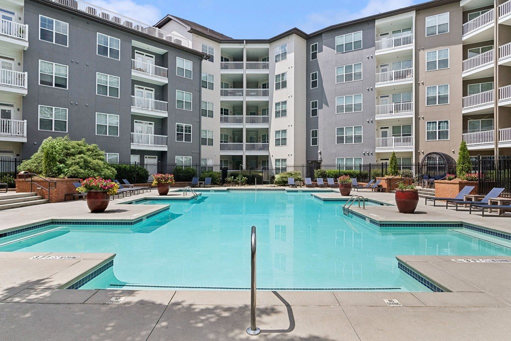 swimming pool at Sorelle apartments