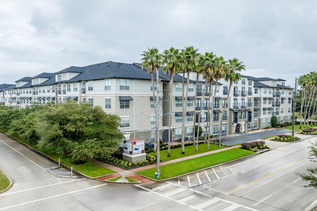 exterior view The Plaza Museum District 1615 Hermann Dr., Houston, TX 77004