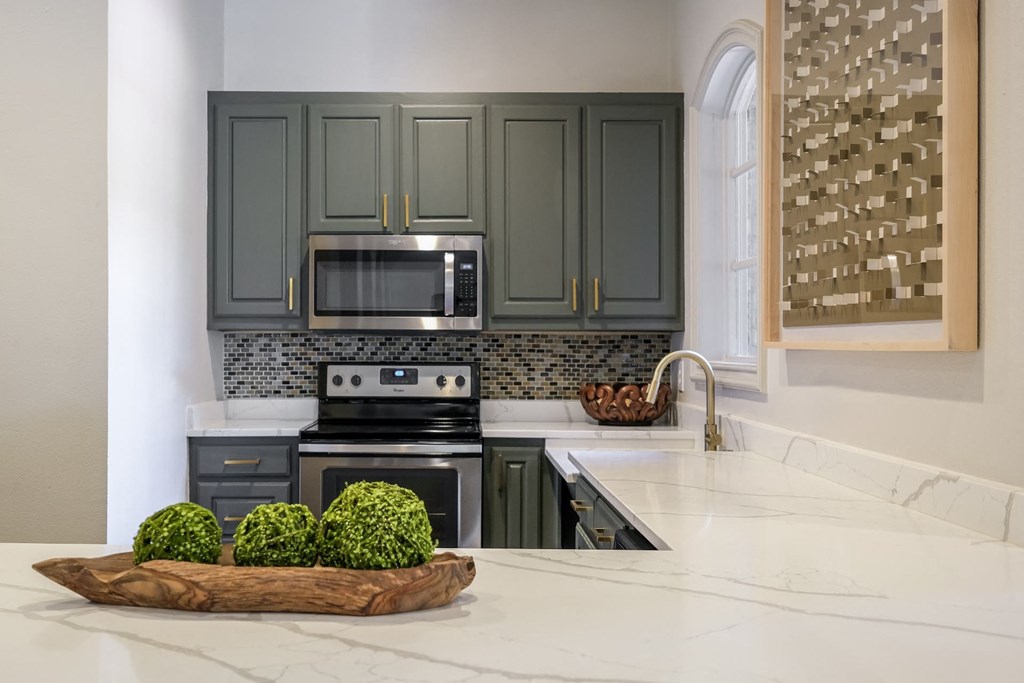 resident demonstration kitchen at Stoneleigh on Spring Creek apartments