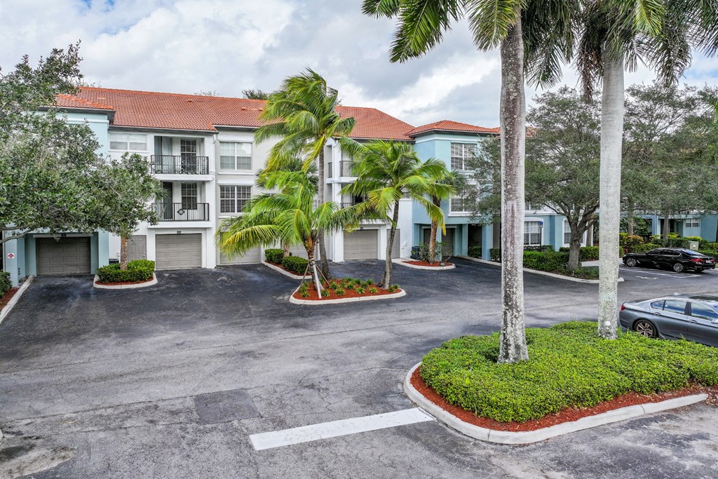 exterial view of Sophia at Abacoa luxury Jupiter apartments