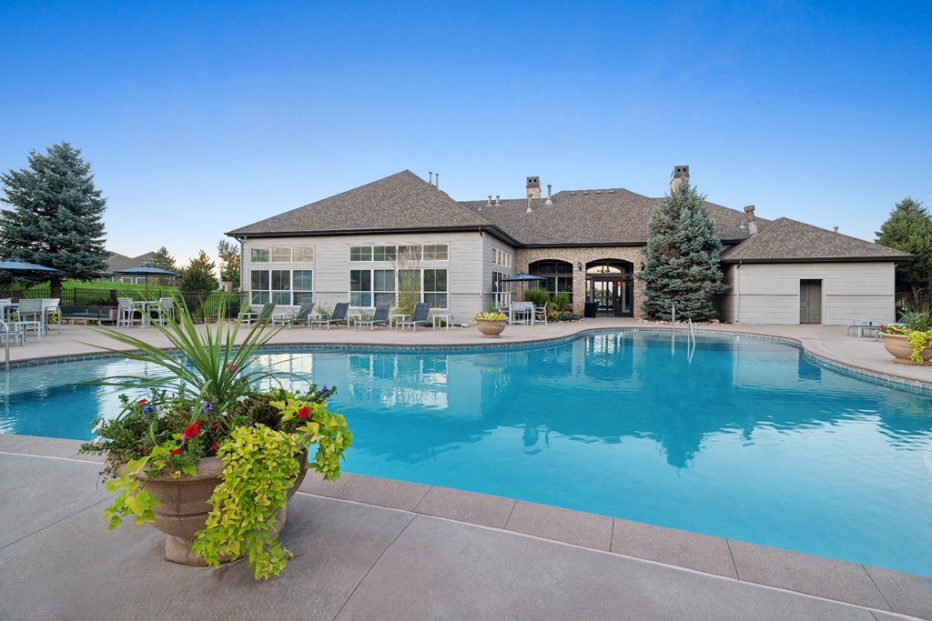 swimming pool at Dakota Ridge apartments