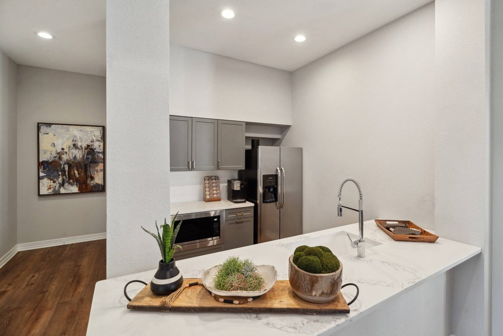 social lounge kitchen at Dakota Ridge apartments