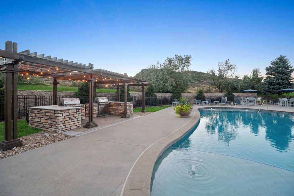 poolside grilling area at Dakota Ridge apartments