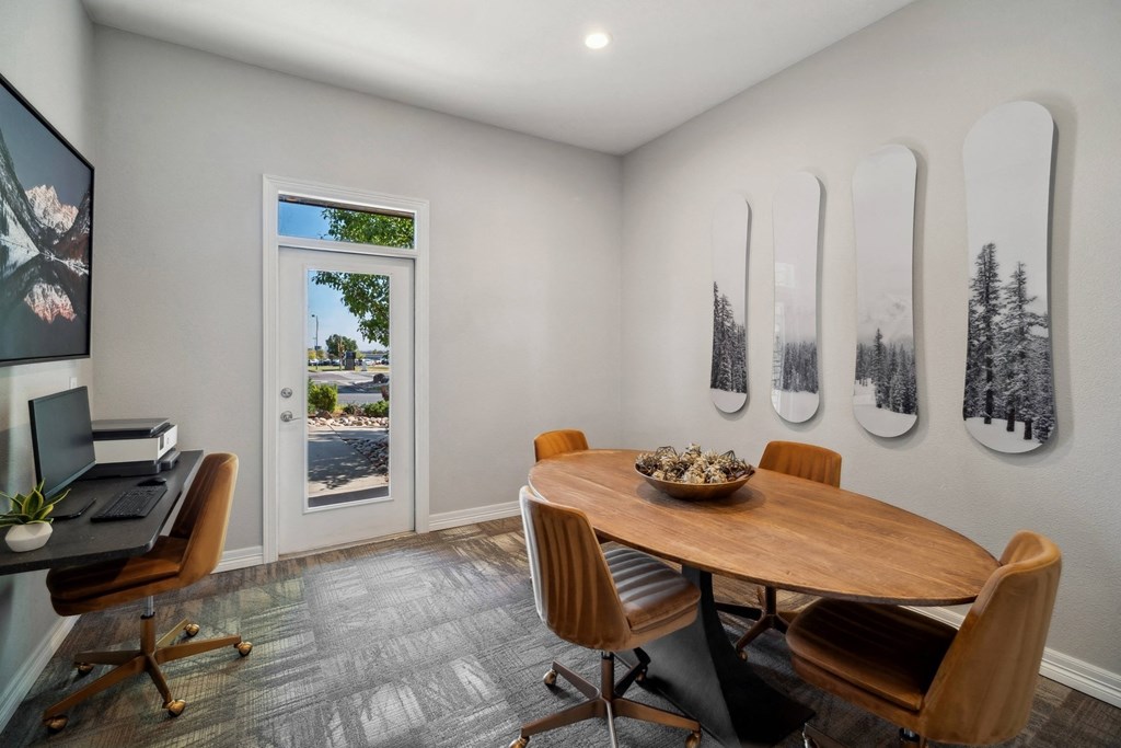 business center at Dakota Ridge apartments