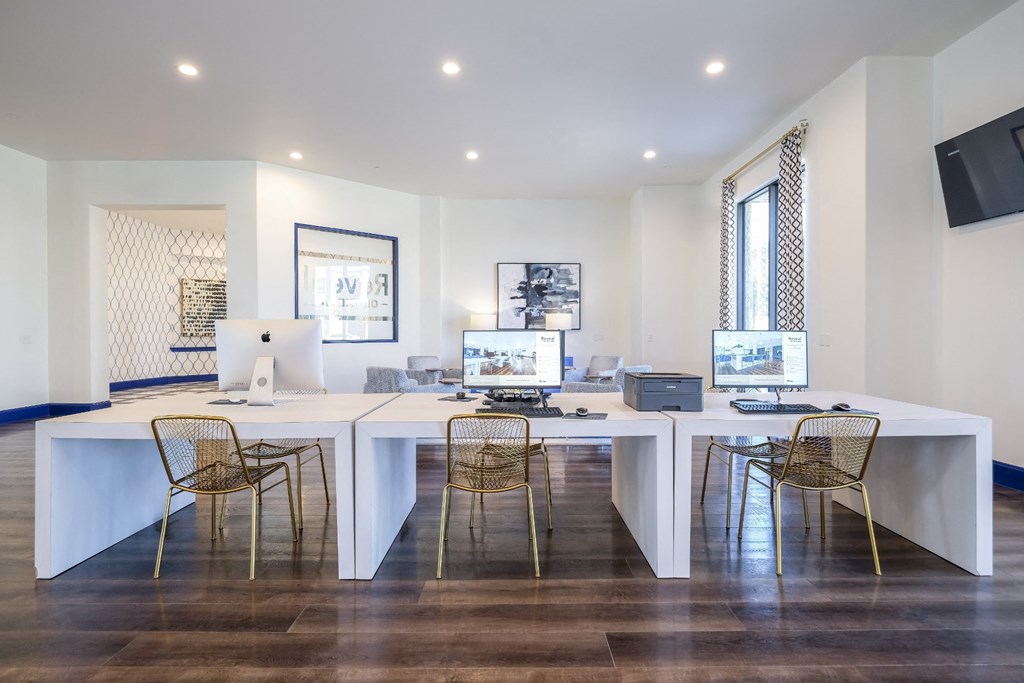 resident computers and business area at Reveal on the Lake apartments