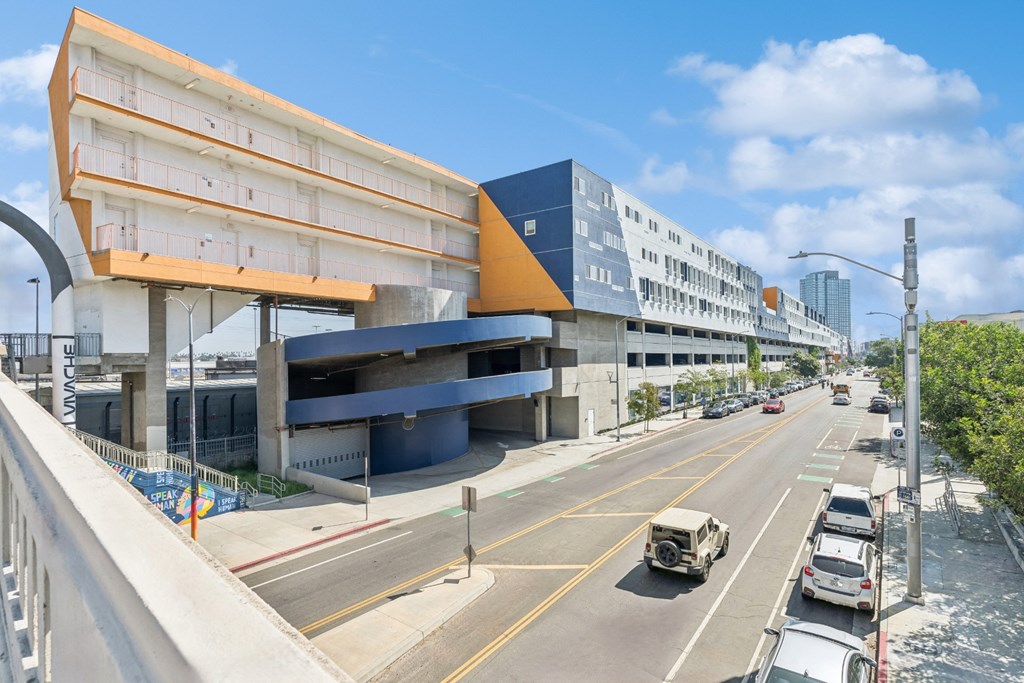 exterior view of One Santa Fe luxury  apartments 300 S Santa Fe Ave, Los Angeles, CA 90012