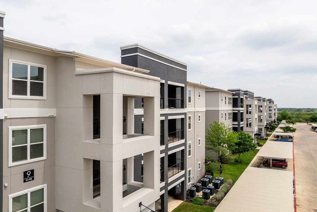 exterior view of Berkshire Creekside apartments