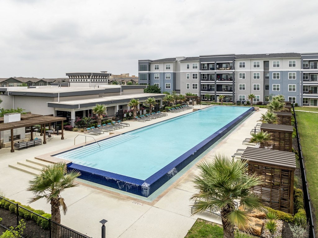 swimming pool at Berkshire Creekside apartments