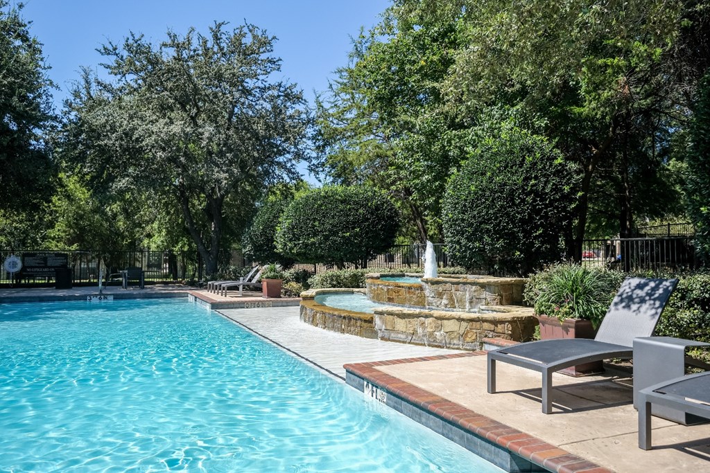 luxury swimming pool with a fountain at Stoneleigh on Spring Creek apartments