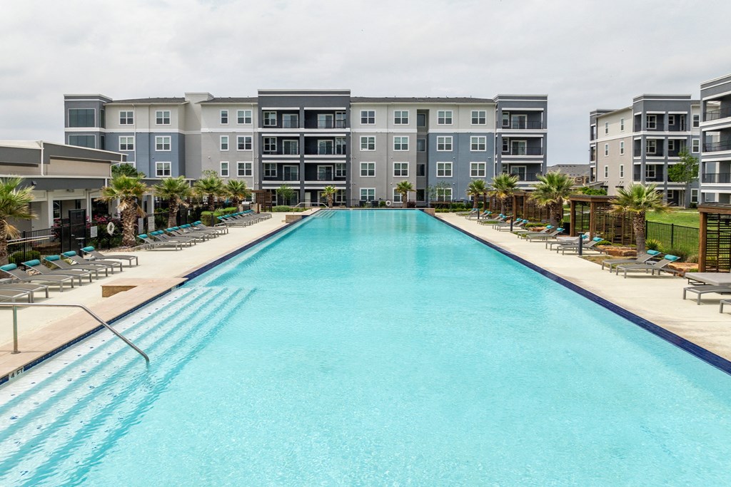 swimming pool at Berkshire Creekside apartments