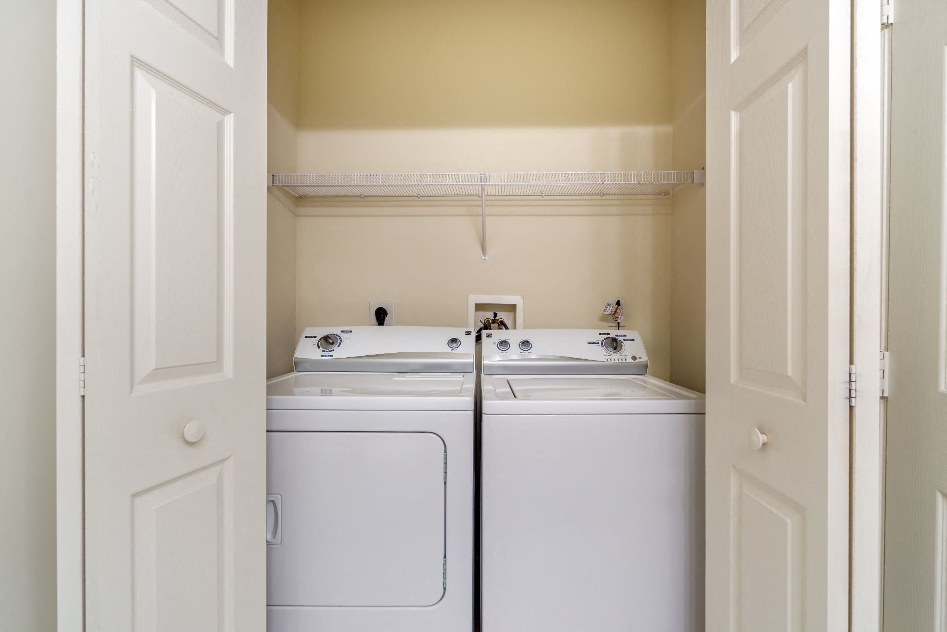 Interiors Luxury 1, 2 and 3 Bedroom Apartments and Townhomes with Washer Dryer, 611 E. Waterfront Drive, Munhall, PA 15120