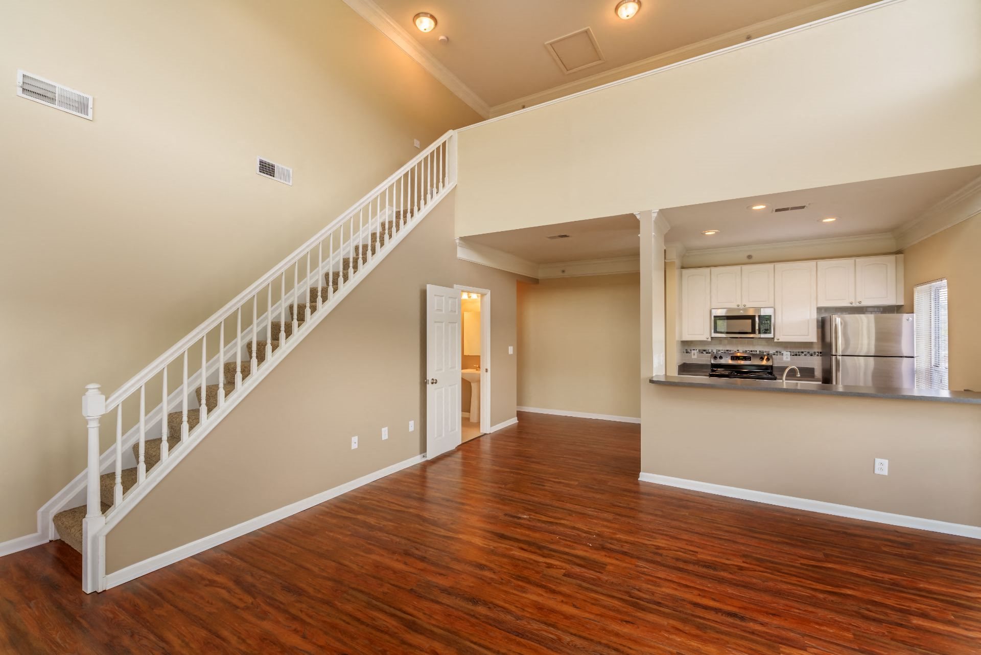 Interiors Luxury waterfront 1, 2 and 3 Bedroom Apartments and Townhomes in Munhall, PA, short commute to Downtown Pittsburgh, Oakland and North Shore via I-376