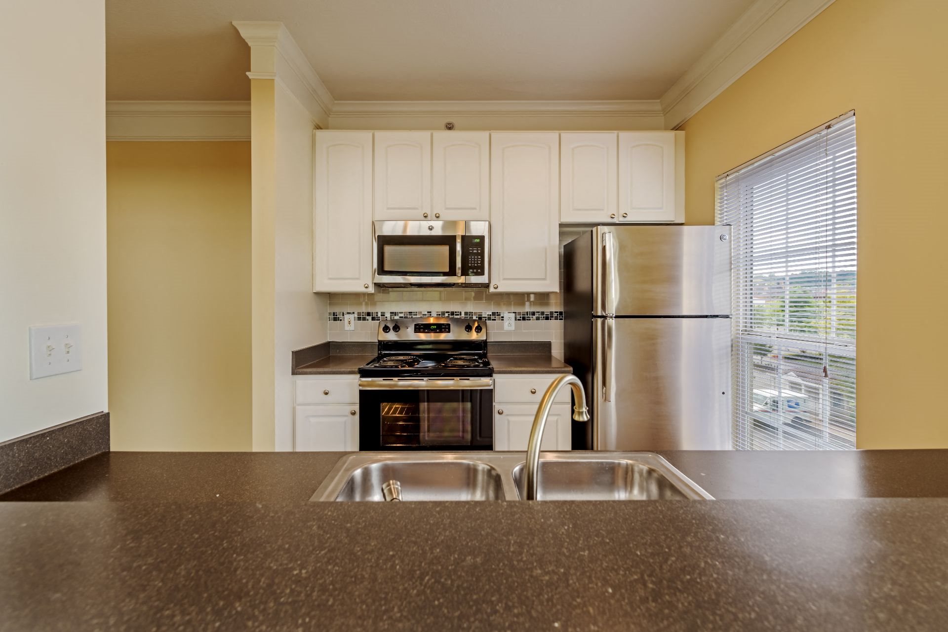 Interiors Luxury 1, 2 and 3 Bedroom Apartments and Townhomes with Open-Concept, Gourmet Kitchens, Stainless Appliances, Washer Dryer, and River Views, 611 E. Waterfront Drive, Munhall, PA 15120