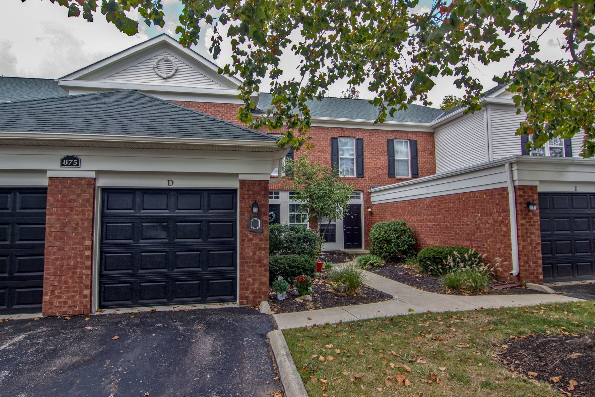 Exteriors The Woods at Polaris Parkway Apartments and Townhomes with Garage Parking 865 Glenmore Way Westerville OH 43082