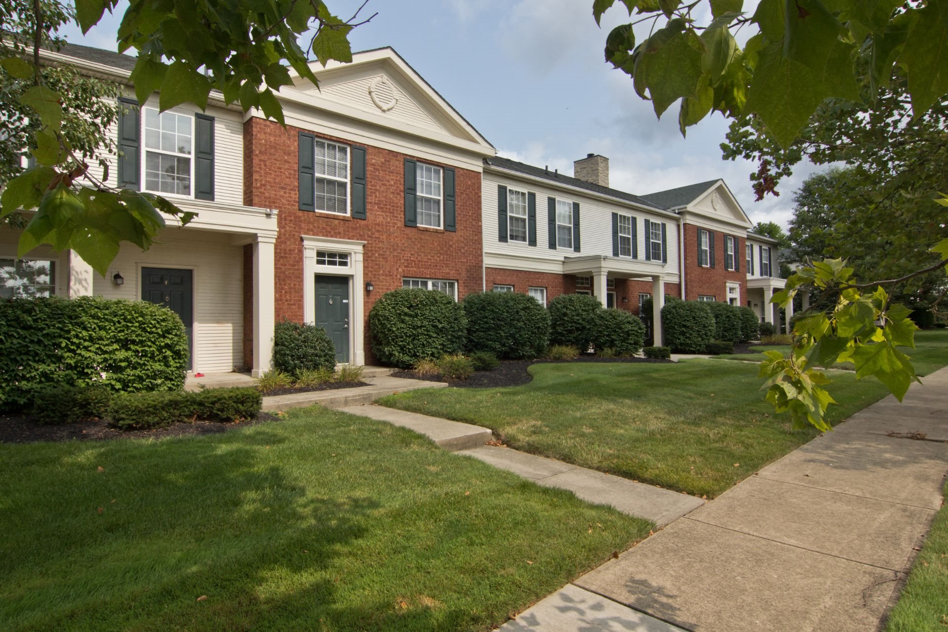 Exteriors The Woods at Polaris Parkway Apartments and Townhomes 865 Glenmore Way Westerville OH 43082 Pet-Friendly Apartments and Townhomes