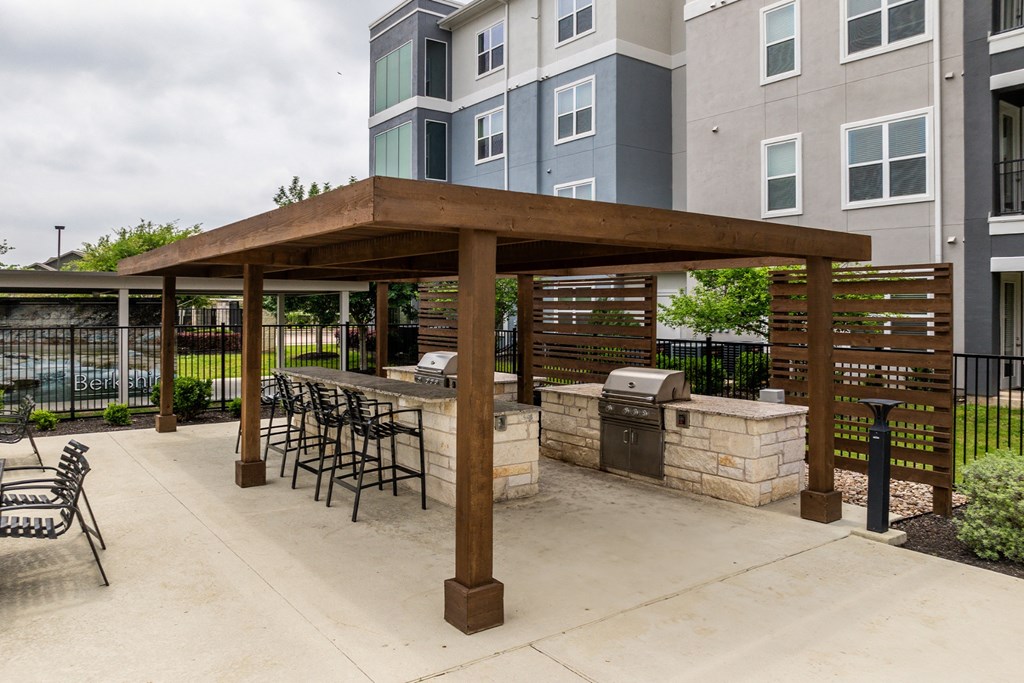 outdoor patio and grilling area at Berkshire Creekside apartments