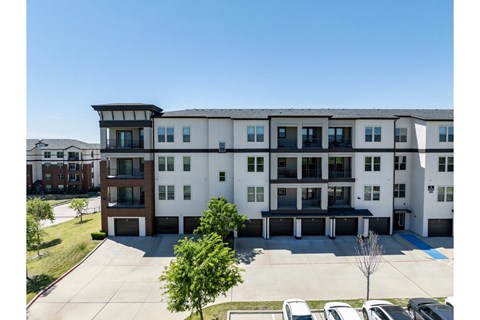 exterior view of Berkshire Spring Creek luxury apartments