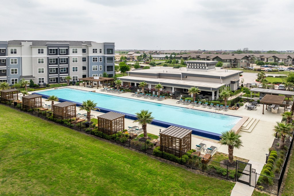 swimming pool at Berkshire Creekside apartments