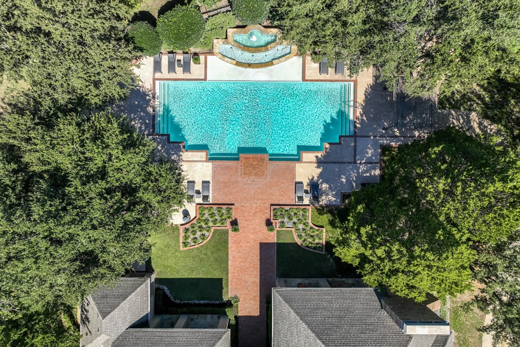 aerial view of the swimming pool at Stoneleigh on Spring Creek apartments