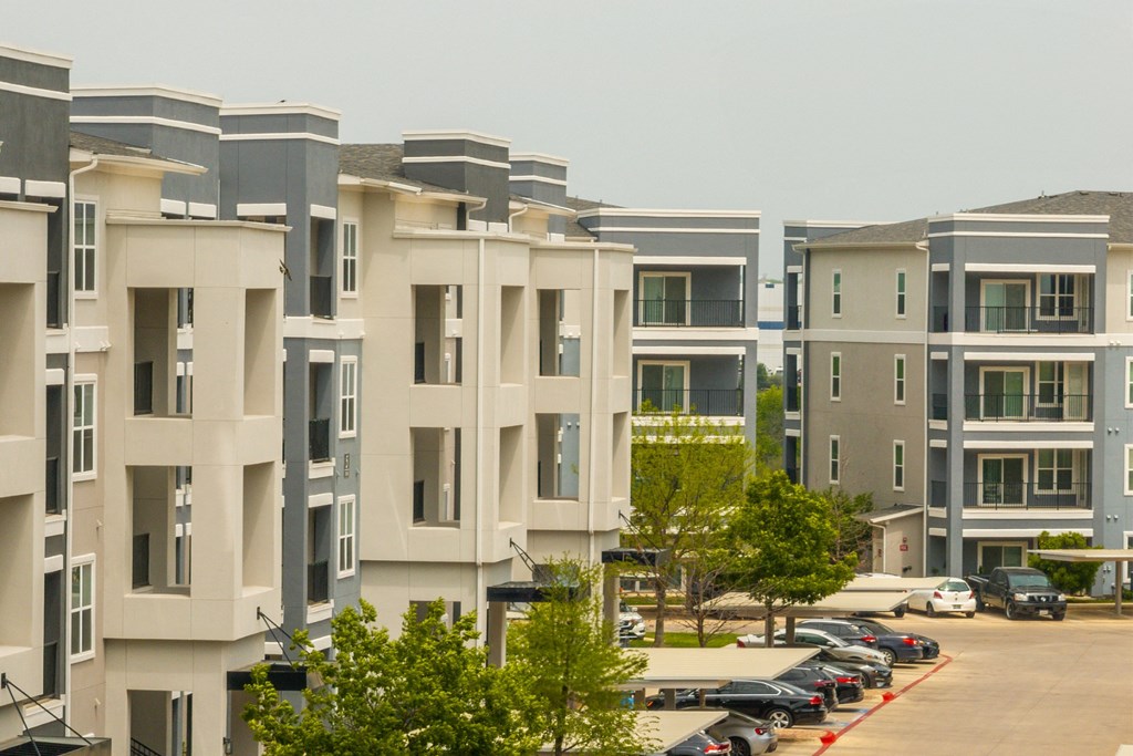 exterior view of Berkshire Creekside apartments