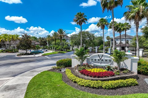 the welcome sign at the entrance to verano apartments