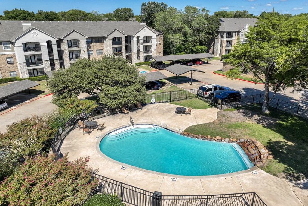 swimming pool at Stoneleigh on Spring Creek apartments