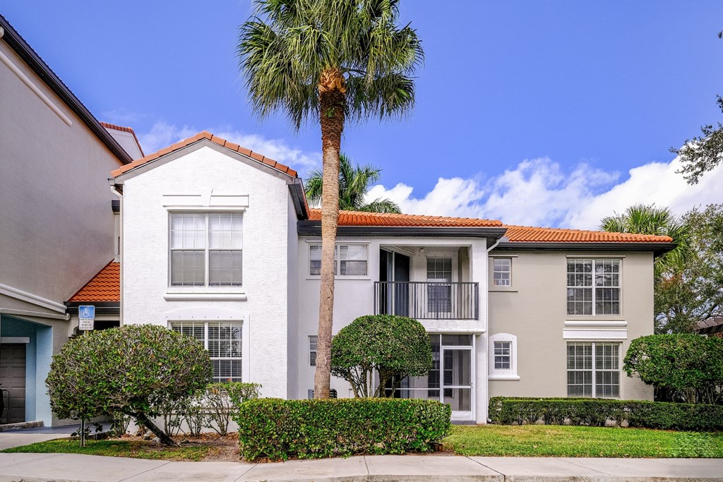 exterior view of Sophia at Abacoa luxury apartments in Jupiter, FL