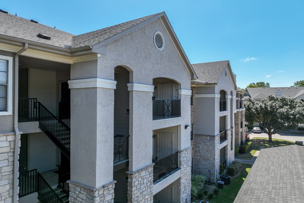 exterior view of Stoneleigh on Spring Creek apartments 5501 Naaman Forest Blvd., Garland, TX 75044