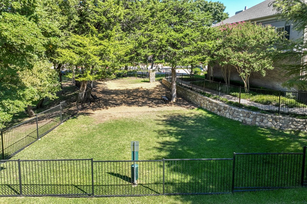 dog park at Stoneleigh on Spring Creek apartments