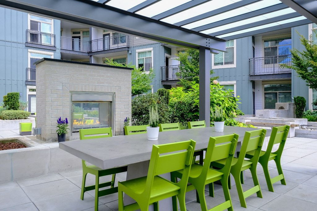 outdoor fireside dining and social area at Elan Redmond apartments