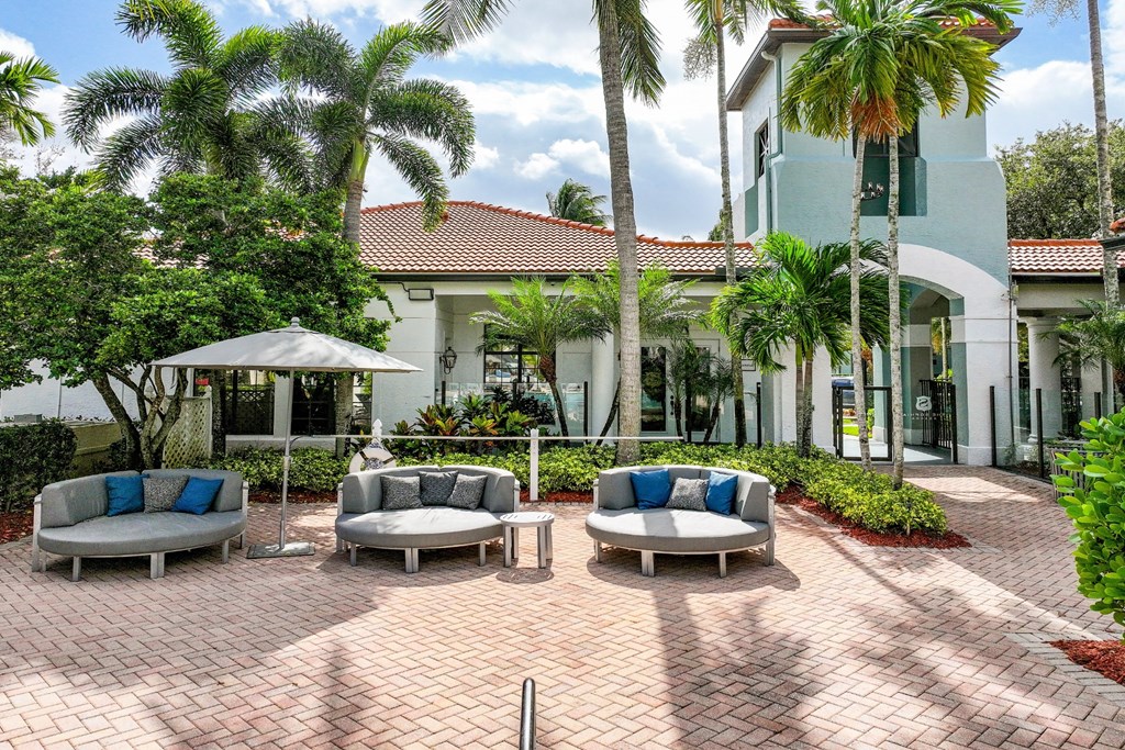 98_Sophia at Abacoa_Pool Seating