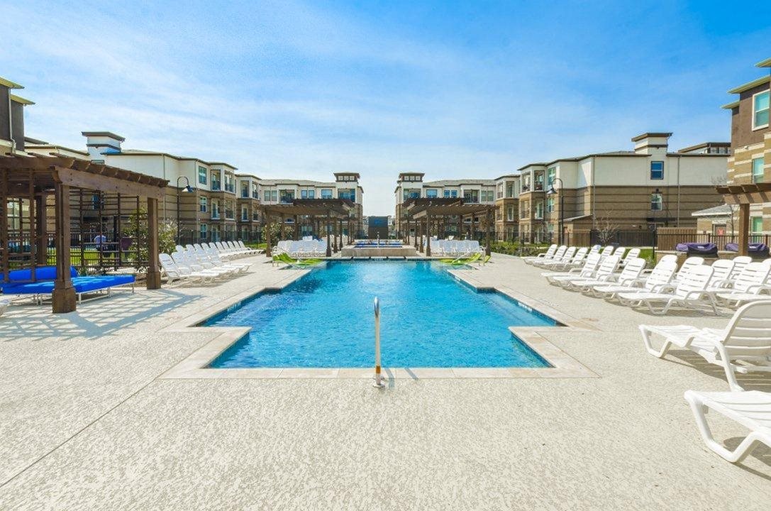 Amenities-Glimmering Pool Glimmering Pool at McKinney Square, McKinney