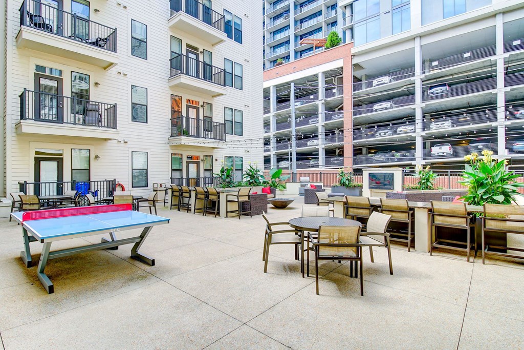 Artisan outdoor courtyard with TV to relax, at Artisan on 18th, Nashville