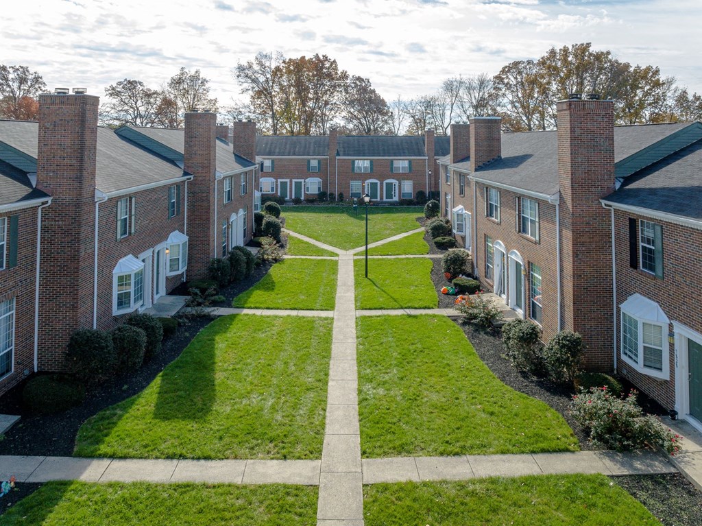 Heathermoor and Bedford Commons apartments exterior view