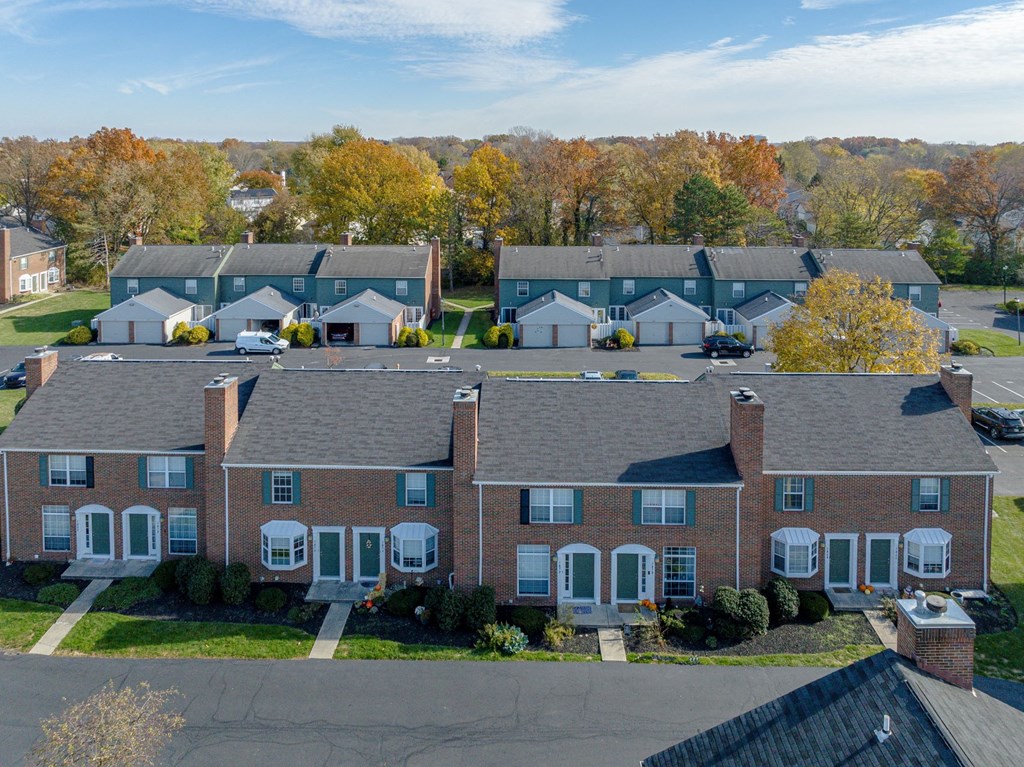 Heathermoor and Bedford Commons exterior view