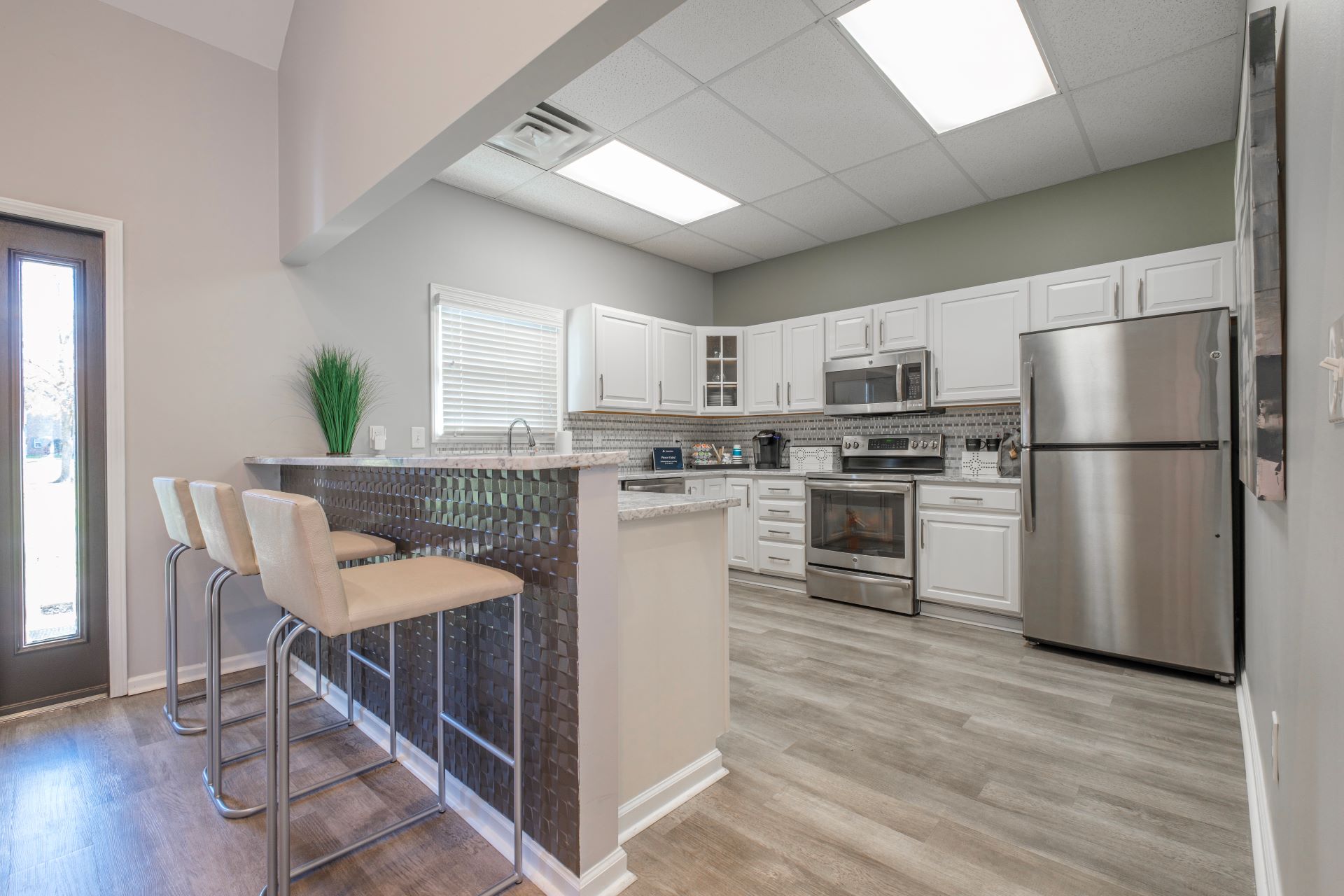 Heathermoor and Bedford Commons kitchen with white cabinets and stainless steel appliances