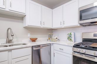 Heathermoor and Bedford Commons apartments kitchen with stainless steel appliances and white cabinets