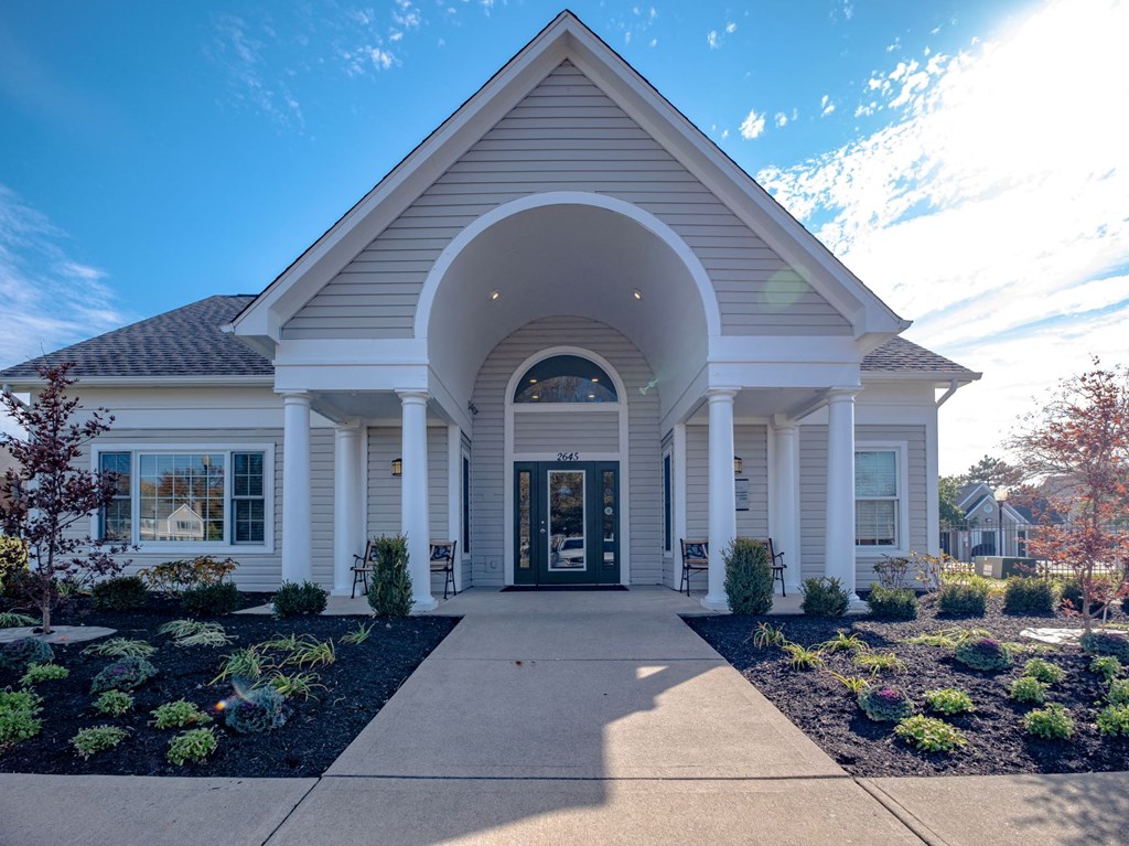 Heathermoor and Bedford Commons apartments leasing center