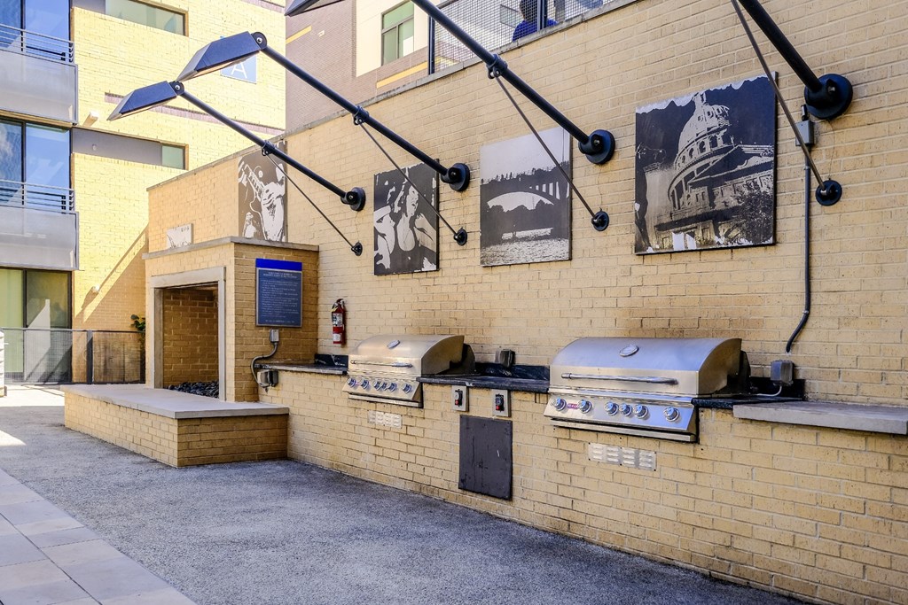 Berkshire Riverview_142_Grill