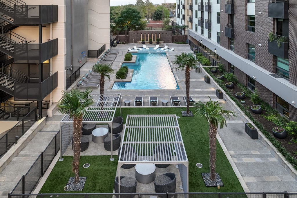aerial view of the swimming pool and outdoor courtyard at Berkshire Riverview luxury apartments