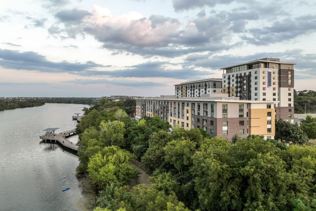 Berkshire Riverview_31_Dusk