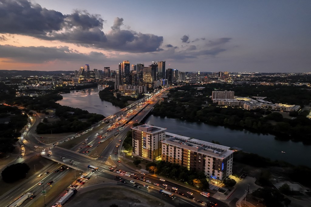 cityscape view of Berkshire Riverview luxury Austin apartments near the river