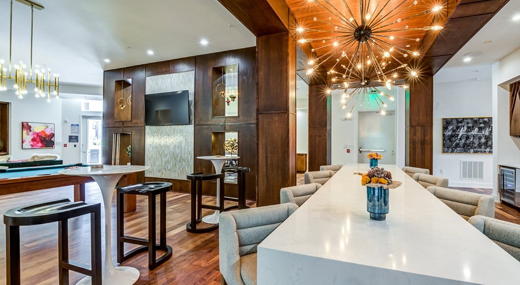 Social lounge and mingle area at Berkshire Ballantyne apartments
