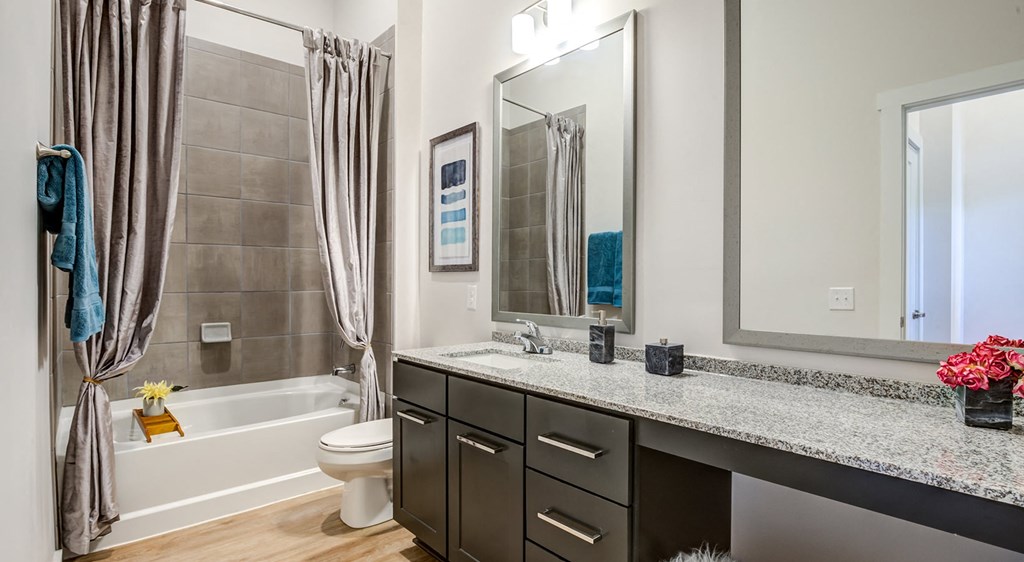 Berkshire Ballantyne bathroom with granite countertops