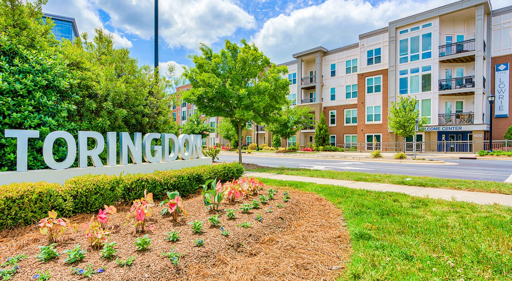 Berkshire Ballantyne luxury apartments near Toringdon Market and Ballantyne Village Charlotte, NC