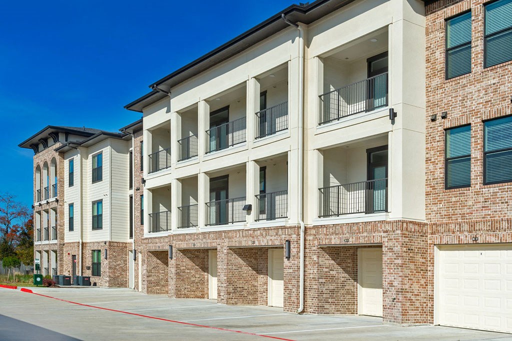 Garages Available at Berkshire Exchange Apartments, Texas, 77388